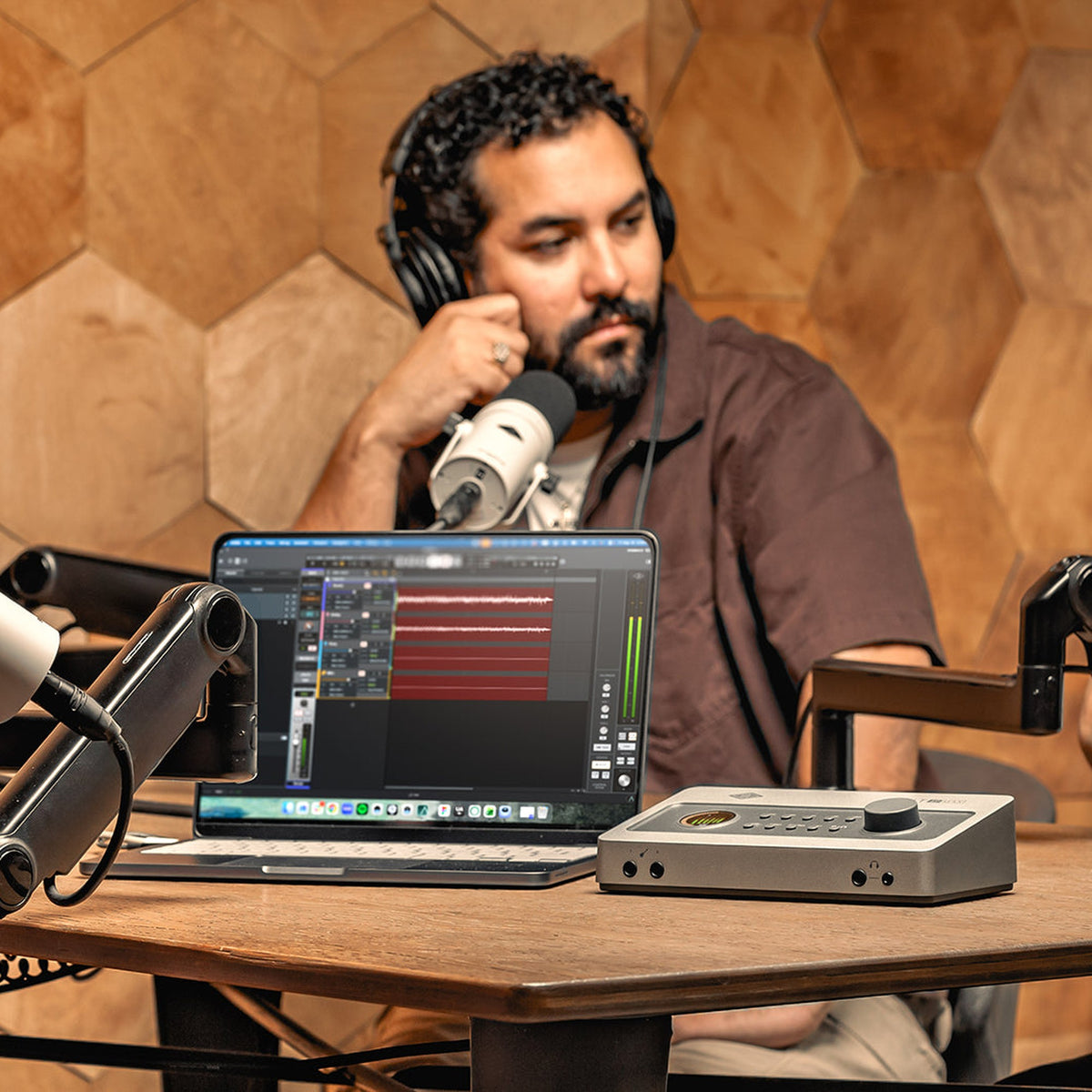 Universal Audio Volt 2 Max, podcast recording setup
